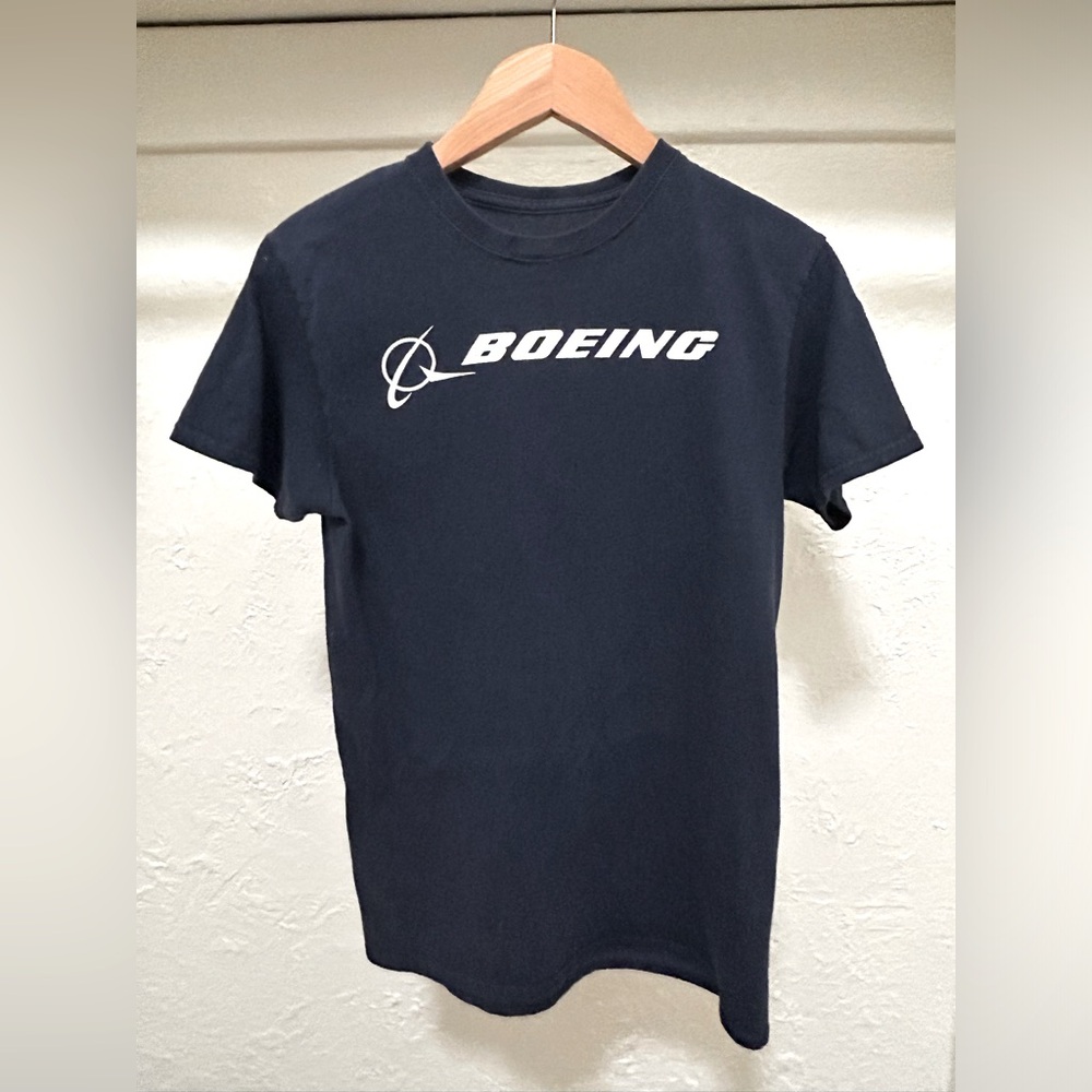 Vintage Boeing t-shirt in good condition. Navy blue, Size Small, slim fit.